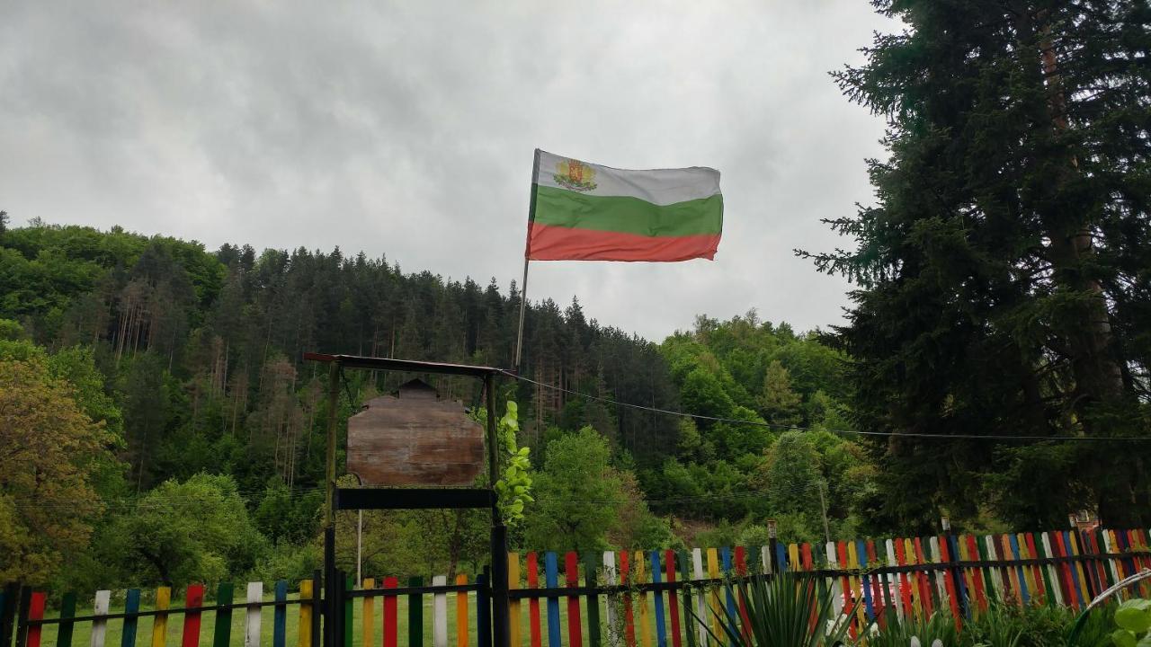 Къща За Гости Дъга Cherni Osum Exterior foto