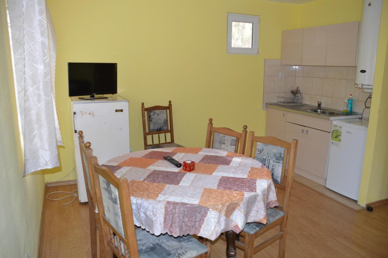 Къща За Гости Дъга Cherni Osum Exterior foto